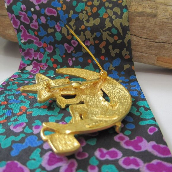 Vintage Gold Angel On Moon Painting Star Pin Brooch Signed J.J. Jonette - Picture 8 of 8